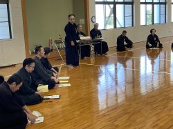 皆さん、熱心に聞いております！